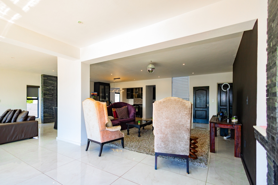 4 Bedroom Property for Sale in Oude Westhof Western Cape